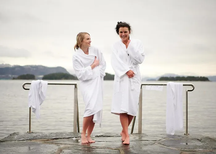 Hotel Solstrand & Bad Osøyro