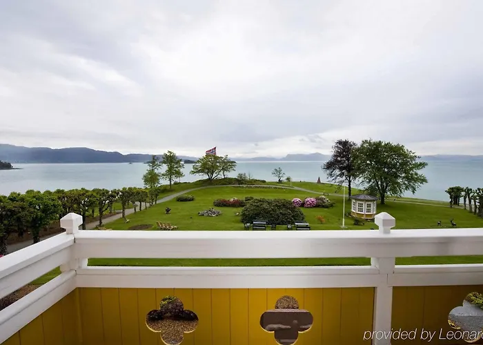 Hotel Solstrand & Bad Osøyro